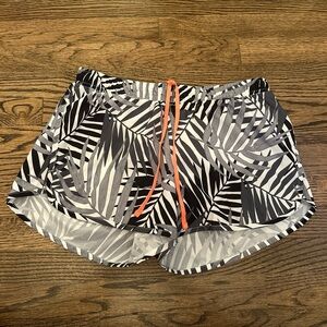 Women’s Old Navy Grey Camo Athletic Shorts